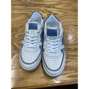 Collegium Sneakers Women's 9.5 White Leather Lace Up Low Top Comfort Shoes S30